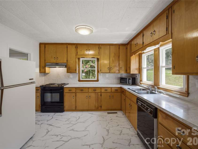 1430 Enola Road, Morganton, NC 28655.  MLS# CAR4404320, YatesRealty ID 38819. 