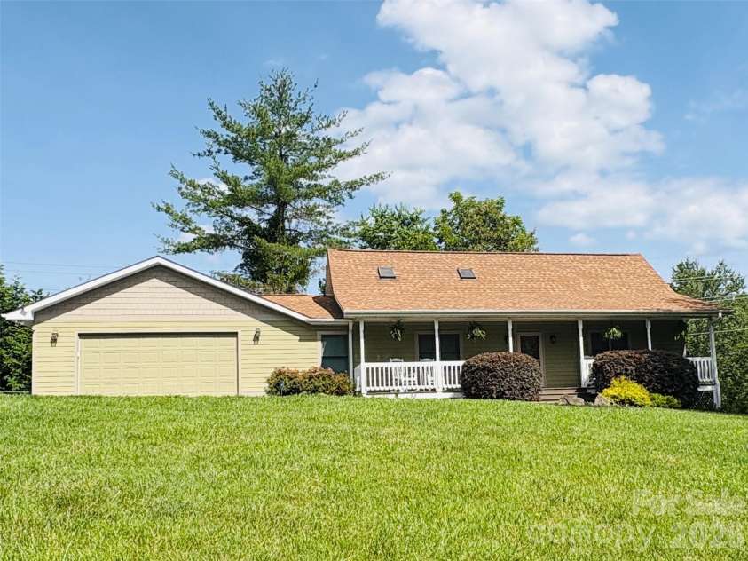 43 Evan Tyler Lane, Horse Shoe, NC 28742.  MLS# CAR4401532, YatesRealty ID 38820. 
