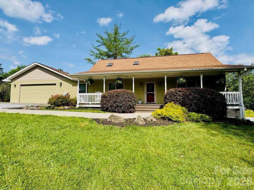 43 Evan Tyler Lane, Horse Shoe, NC 28742.  MLS# CAR4401532, YatesRealty ID 38820. 
