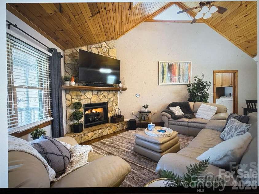43 Evan Tyler Lane, Horse Shoe, NC 28742.  MLS# CAR4401532, YatesRealty ID 38820. 