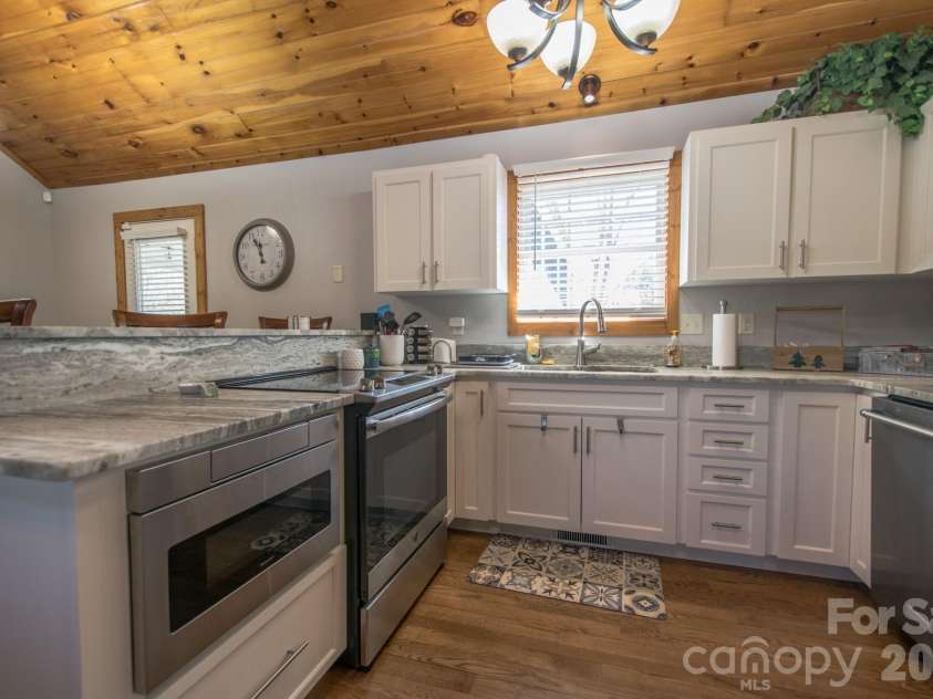 43 Evan Tyler Lane, Horse Shoe, NC 28742.  MLS# CAR4401532, YatesRealty ID 38820. Open Living Kitchen