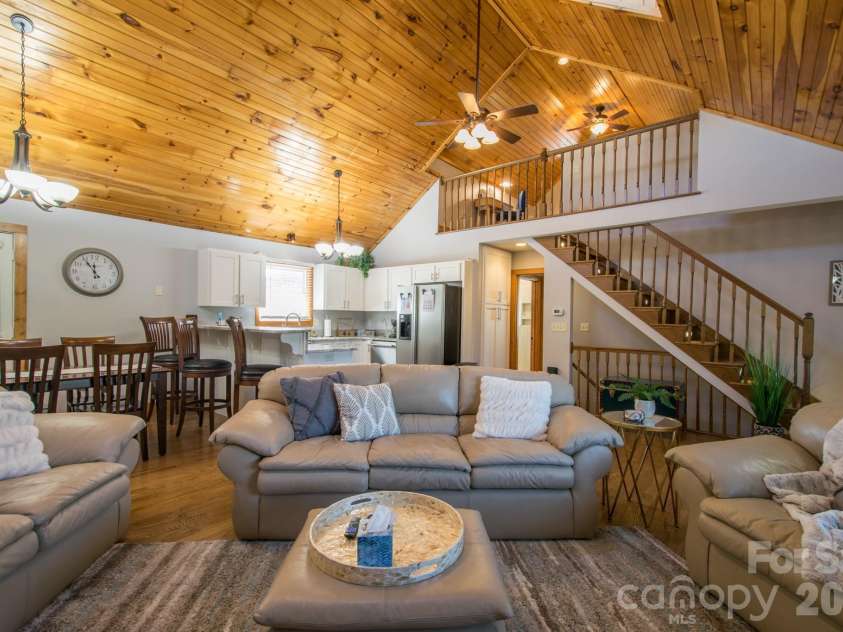 43 Evan Tyler Lane, Horse Shoe, NC 28742.  MLS# CAR4401532, YatesRealty ID 38820. Voluminous Space!