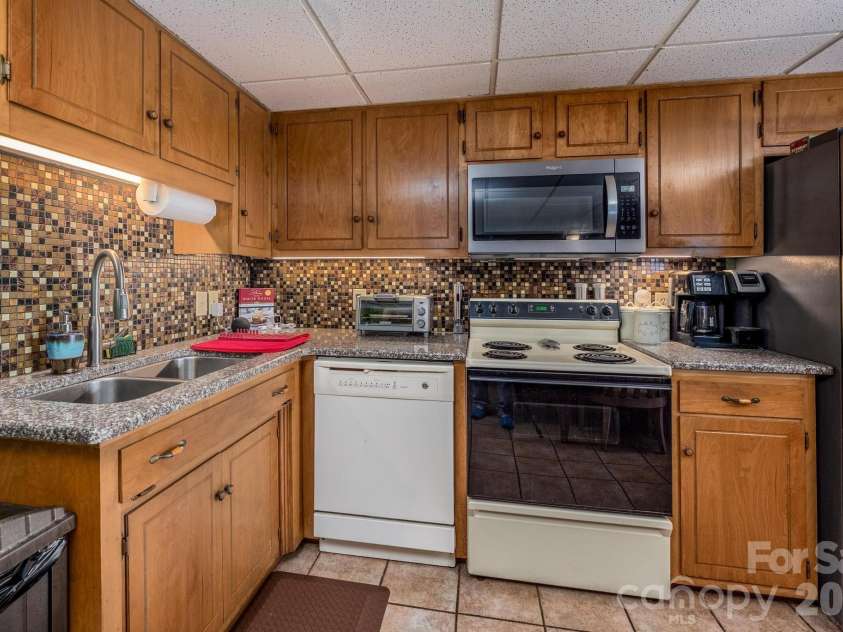 8470 Marina Lane, Catawba, NC 28609.  MLS# CAR4402450, YatesRealty ID 38823. 2nd Kitchen