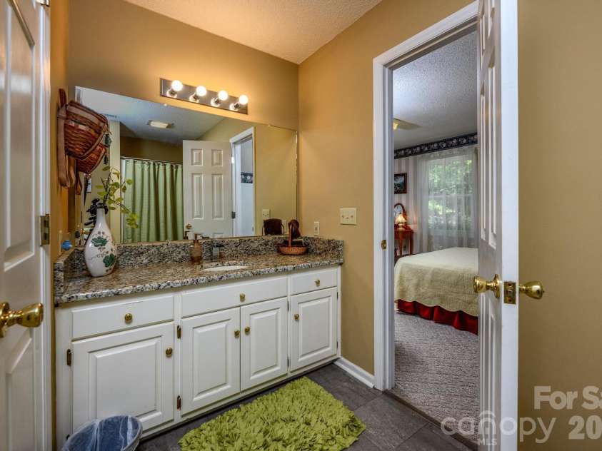 8470 Marina Lane, Catawba, NC 28609.  MLS# CAR4402450, YatesRealty ID 38823. Full Upper Bath