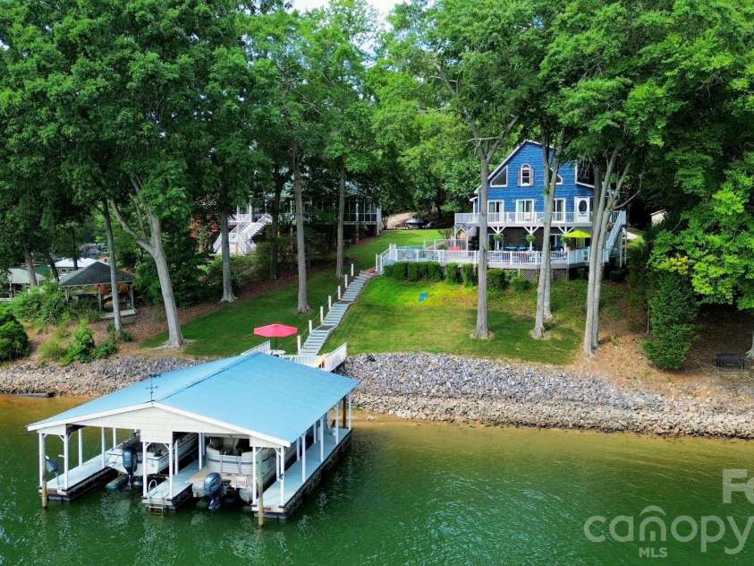 8470 Marina Lane, Catawba, NC 28609.  MLS# CAR4402450, YatesRealty ID 38823. Main channel,  open water, waterfront pool.