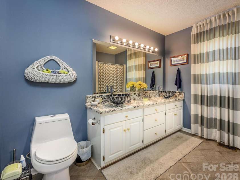 8470 Marina Lane, Catawba, NC 28609.  MLS# CAR4402450, YatesRealty ID 38823. Master Bath