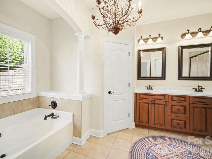 7999 Worth Way, Denver, NC 28037.  MLS# CAR4396901, YatesRealty ID 38824. Primary Bath