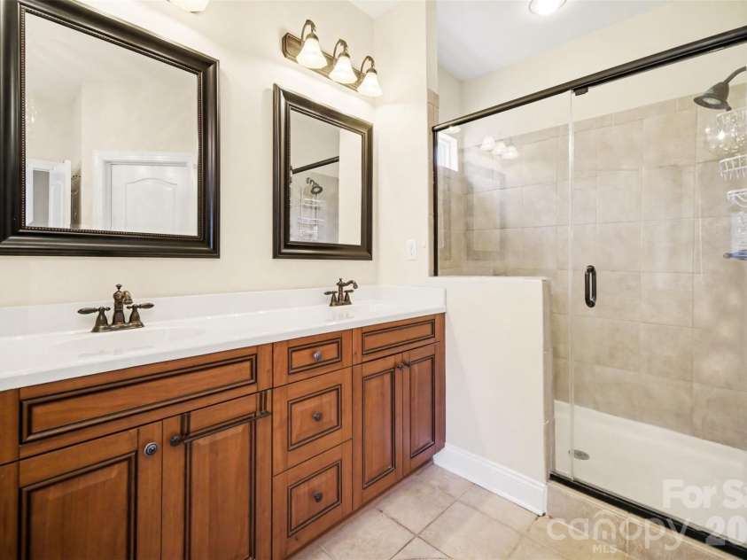 7999 Worth Way, Denver, NC 28037.  MLS# CAR4396901, YatesRealty ID 38824. Primary Bath