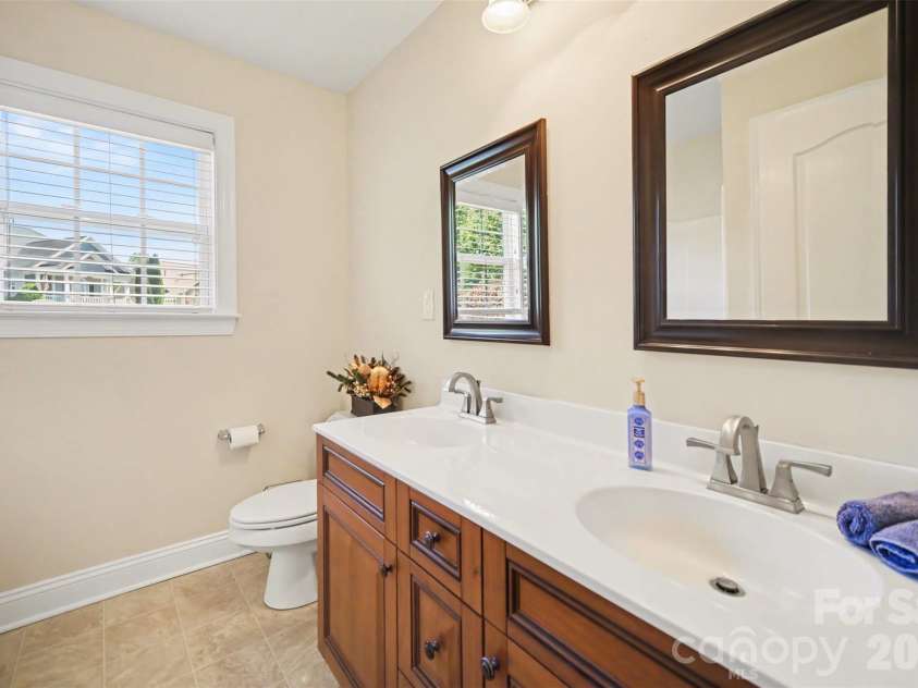 7999 Worth Way, Denver, NC 28037.  MLS# CAR4396901, YatesRealty ID 38824. Upper level bath