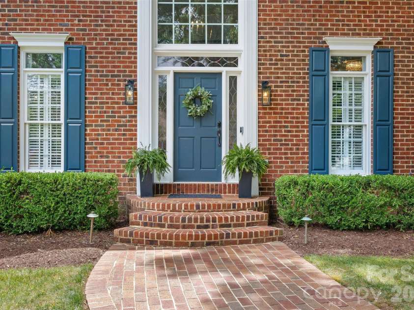4533 Noras Path Road, Charlotte, NC 28226.  MLS# CAR4396655, YatesRealty ID 38825. 