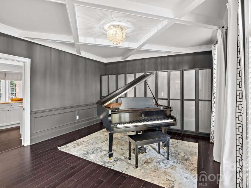 4533 Noras Path Road, Charlotte, NC 28226.  MLS# CAR4396655, YatesRealty ID 38825. 