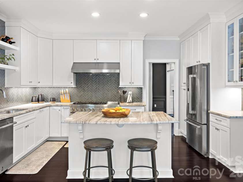 4533 Noras Path Road, Charlotte, NC 28226.  MLS# CAR4396655, YatesRealty ID 38825. 