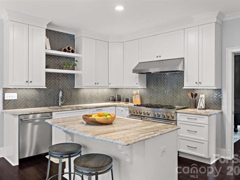 4533 Noras Path Road, Charlotte, NC 28226.  MLS# CAR4396655, YatesRealty ID 38825. 