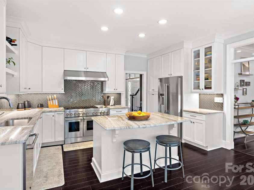 4533 Noras Path Road, Charlotte, NC 28226.  MLS# CAR4396655, YatesRealty ID 38825. 