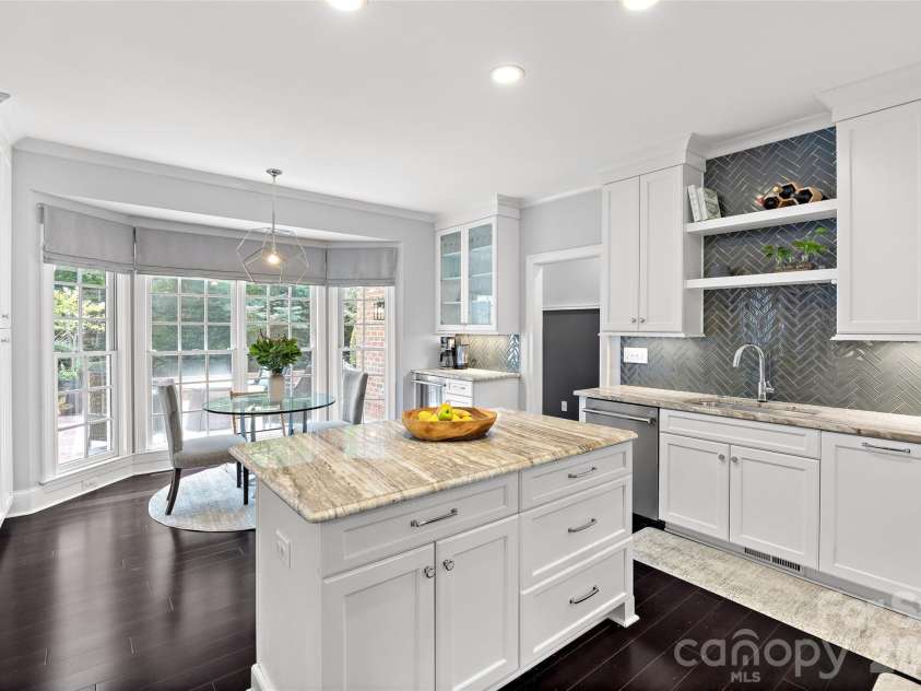 4533 Noras Path Road, Charlotte, NC 28226.  MLS# CAR4396655, YatesRealty ID 38825. 