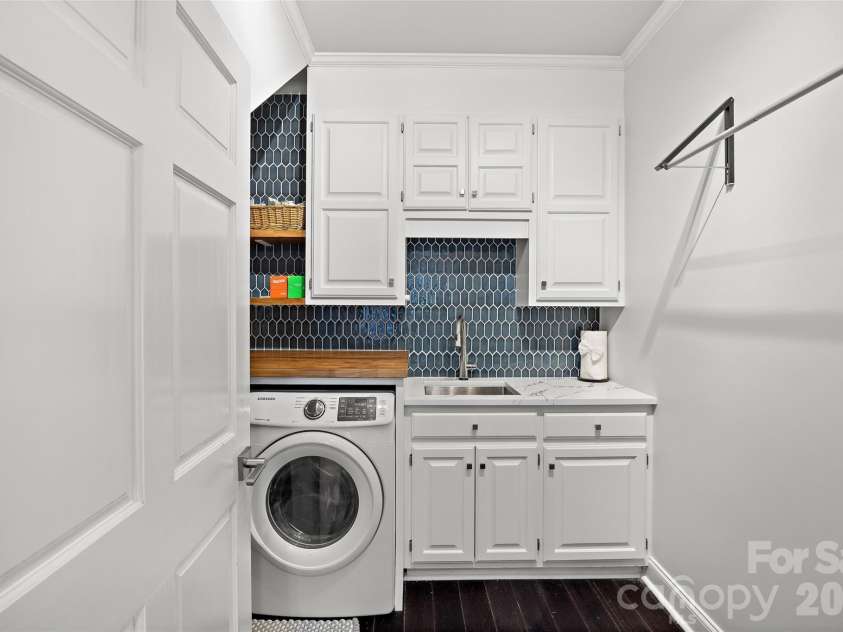 4533 Noras Path Road, Charlotte, NC 28226.  MLS# CAR4396655, YatesRealty ID 38825. 