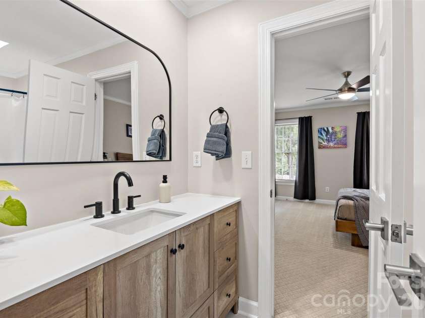 4533 Noras Path Road, Charlotte, NC 28226.  MLS# CAR4396655, YatesRealty ID 38825. 