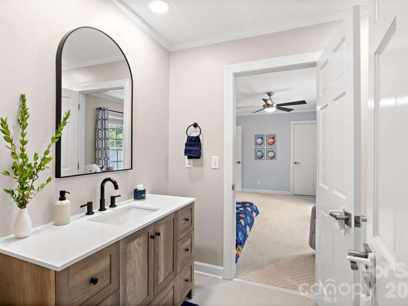 4533 Noras Path Road, Charlotte, NC 28226.  MLS# CAR4396655, YatesRealty ID 38825. 