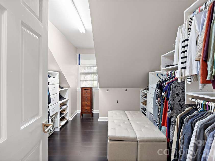 4533 Noras Path Road, Charlotte, NC 28226.  MLS# CAR4396655, YatesRealty ID 38825. 