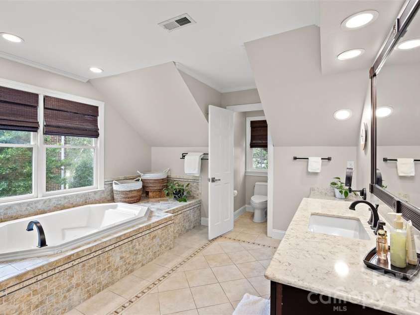 4533 Noras Path Road, Charlotte, NC 28226.  MLS# CAR4396655, YatesRealty ID 38825. 