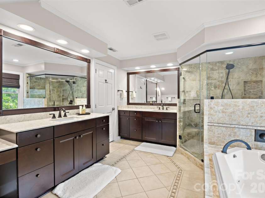 4533 Noras Path Road, Charlotte, NC 28226.  MLS# CAR4396655, YatesRealty ID 38825. 