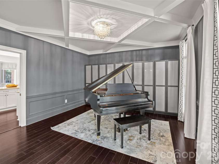 4533 Noras Path Road, Charlotte, NC 28226.  MLS# CAR4396655, YatesRealty ID 38825. 