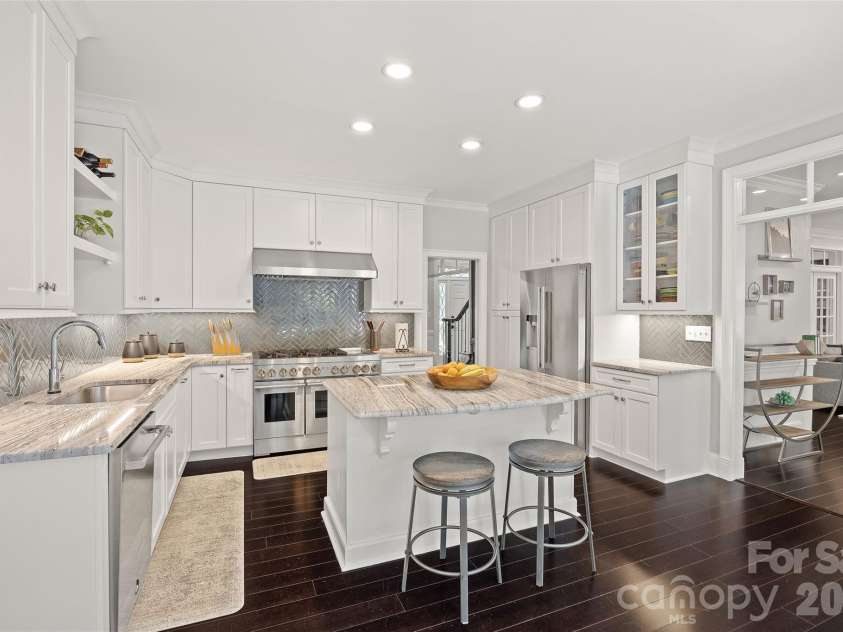 4533 Noras Path Road, Charlotte, NC 28226.  MLS# CAR4396655, YatesRealty ID 38825. 