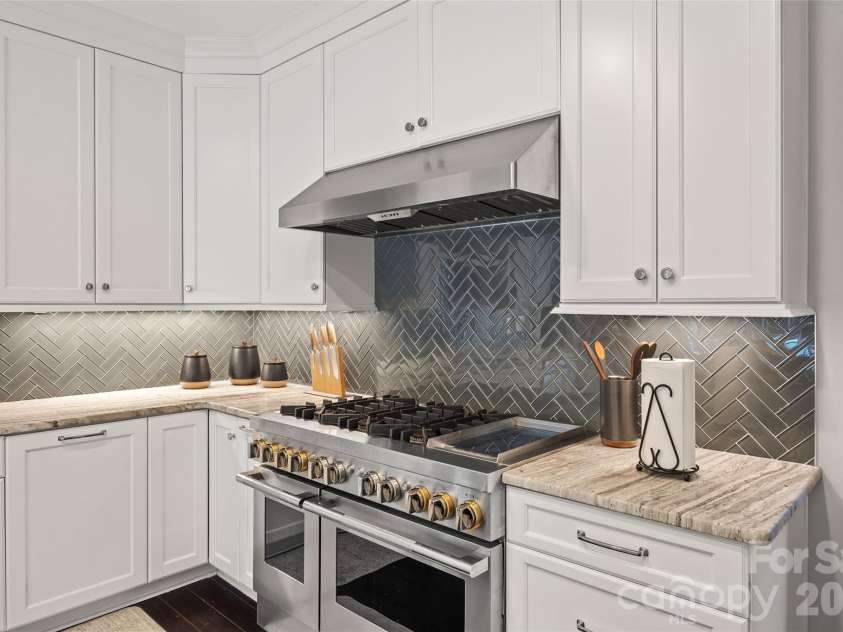 4533 Noras Path Road, Charlotte, NC 28226.  MLS# CAR4396655, YatesRealty ID 38825. 