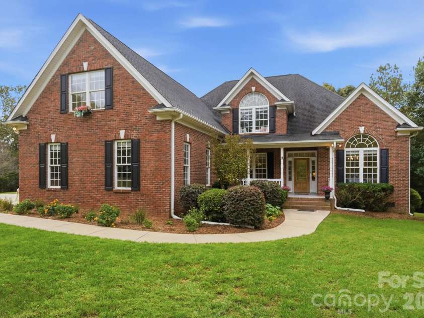 106 Spinnaker Bay Lane, Lake Wylie, SC 29710.  MLS# CAR4431298, YatesRealty ID 38827. 