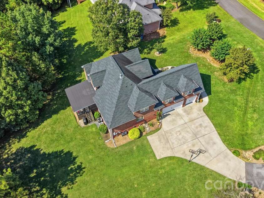 106 Spinnaker Bay Lane, Lake Wylie, SC 29710.  MLS# CAR4431298, YatesRealty ID 38827. 