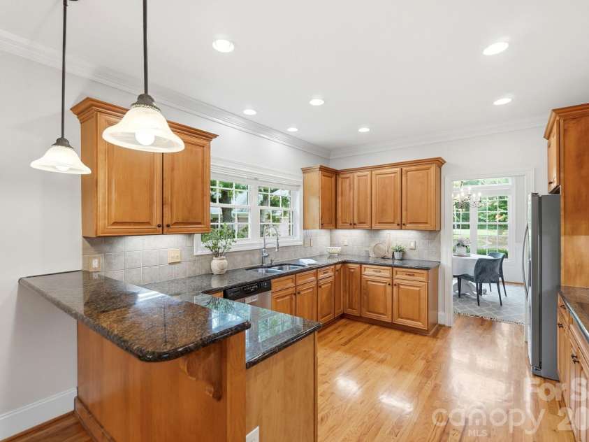 106 Spinnaker Bay Lane, Lake Wylie, SC 29710.  MLS# CAR4431298, YatesRealty ID 38827. Kitchen