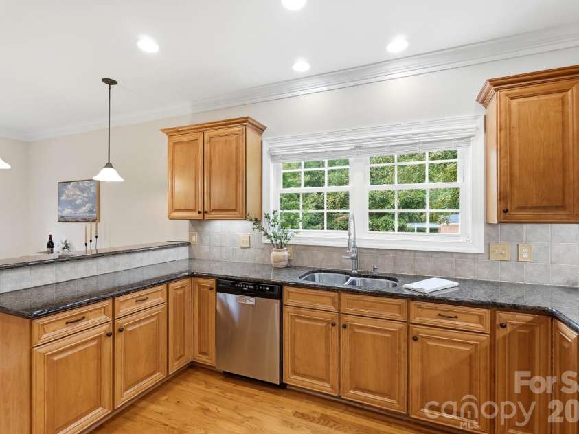 106 Spinnaker Bay Lane, Lake Wylie, SC 29710.  MLS# CAR4431298, YatesRealty ID 38827. Kitchen