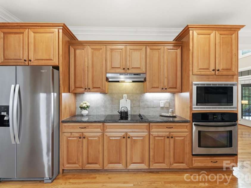 106 Spinnaker Bay Lane, Lake Wylie, SC 29710.  MLS# CAR4431298, YatesRealty ID 38827. Kitchen