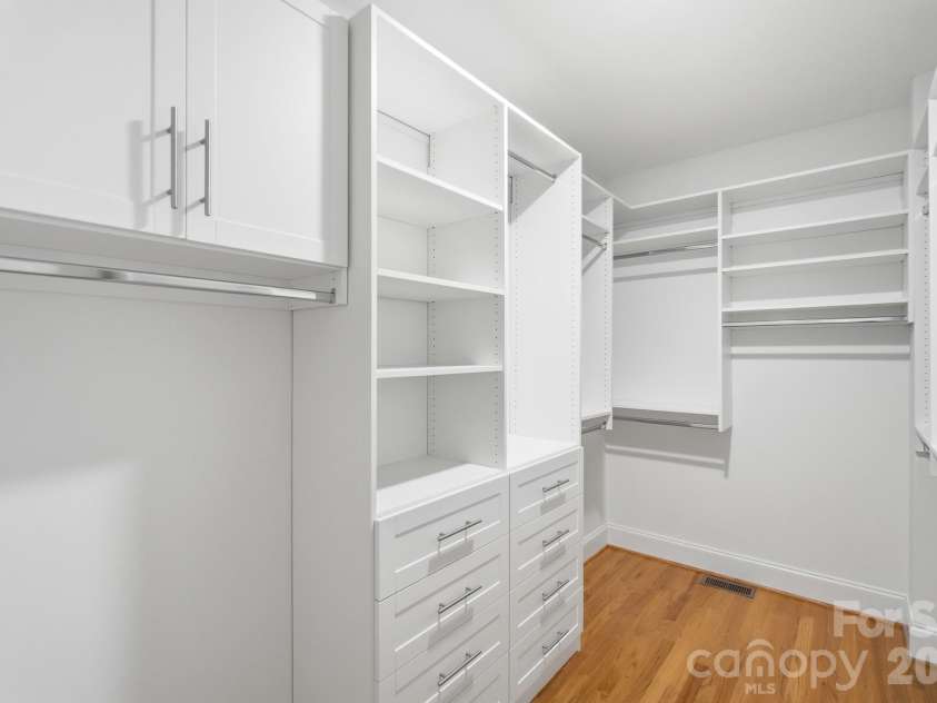 106 Spinnaker Bay Lane, Lake Wylie, SC 29710.  MLS# CAR4431298, YatesRealty ID 38827. Primary Closet