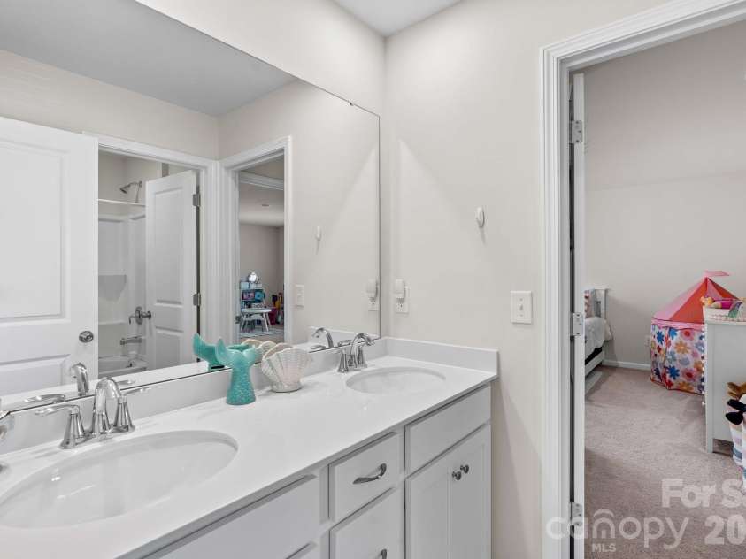 206 Abersham Drive, Mooresville, NC 28115.  MLS# CAR4400751, YatesRealty ID 38828. 