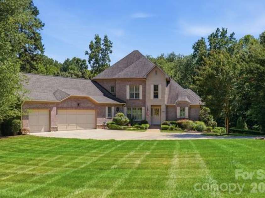 166 Atlantic Way, Mooresville, NC 28117.  MLS# CAR4401198, YatesRealty ID 38829. Gorgeous Curb Appeal