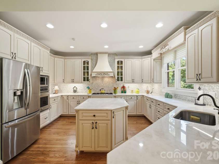 166 Atlantic Way, Mooresville, NC 28117.  MLS# CAR4401198, YatesRealty ID 38829. Large Open, Bright Kitchen