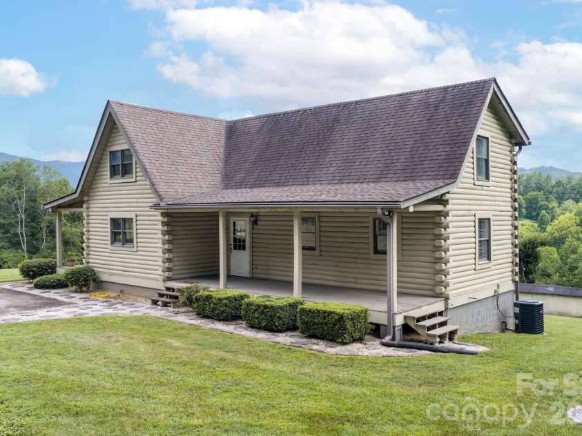 82 Sharon Road, Fairview, NC 28730.  MLS# CAR4404789, YatesRealty ID 38830. Come have a look at 82 Sharon Road today!