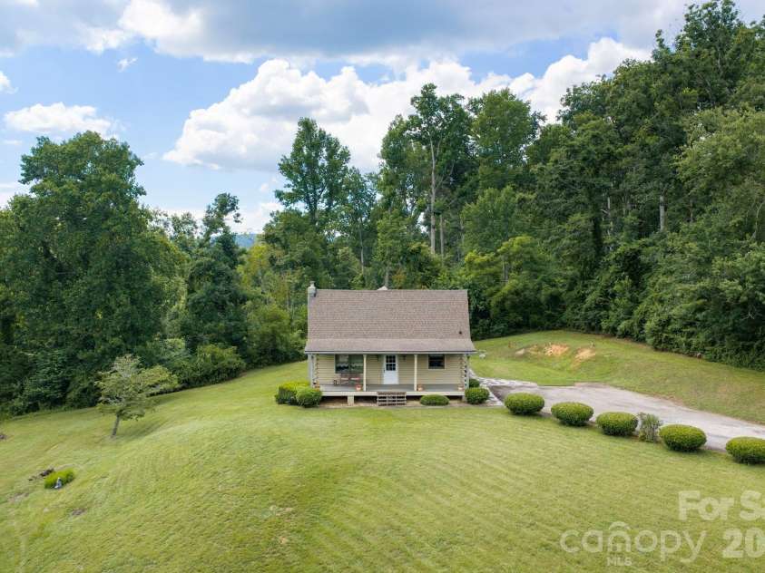 82 Sharon Road, Fairview, NC 28730.  MLS# CAR4404789, YatesRealty ID 38830. Cute as a Button