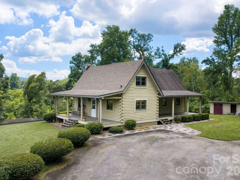 82 Sharon Road, Fairview, NC 28730.  MLS# CAR4404789, YatesRealty ID 38830. Welcome to 82 Sharon Road!
