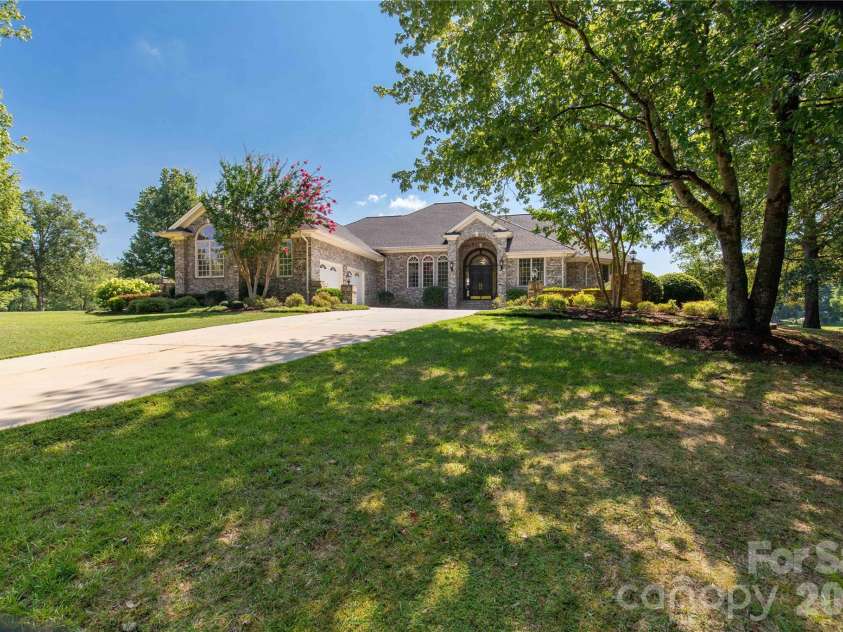 747 Shoreline Drive, Lancaster, SC 29720.  MLS# CAR4399285, YatesRealty ID 38831. 