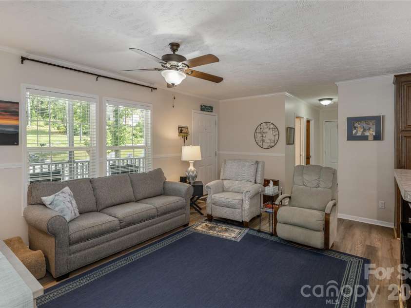 32 Beechwood Lakes Drive, Hendersonville, NC 28792.  MLS# CAR4400165, YatesRealty ID 38832. 