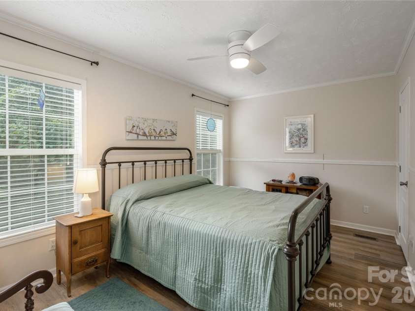 32 Beechwood Lakes Drive, Hendersonville, NC 28792.  MLS# CAR4400165, YatesRealty ID 38832. 