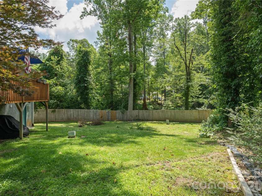 32 Beechwood Lakes Drive, Hendersonville, NC 28792.  MLS# CAR4400165, YatesRealty ID 38832. 