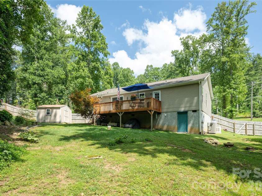 32 Beechwood Lakes Drive, Hendersonville, NC 28792.  MLS# CAR4400165, YatesRealty ID 38832. 