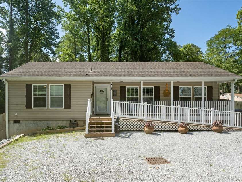 32 Beechwood Lakes Drive, Hendersonville, NC 28792.  MLS# CAR4400165, YatesRealty ID 38832. 
