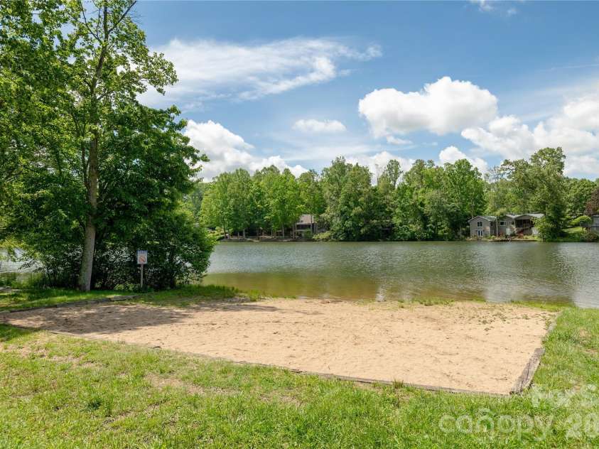 32 Beechwood Lakes Drive, Hendersonville, NC 28792.  MLS# CAR4400165, YatesRealty ID 38832. 