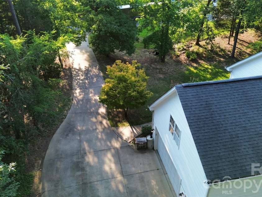 1525 Hawthorne Drive, Indian Trail, NC 28079.  MLS# CAR4399039, YatesRealty ID 38835. Driveway