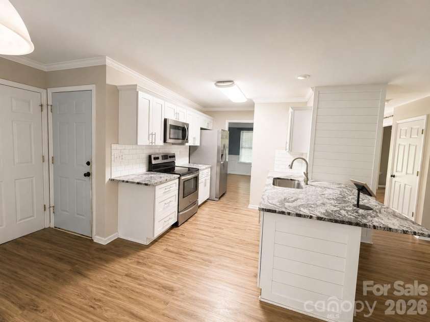 1525 Hawthorne Drive, Indian Trail, NC 28079.  MLS# CAR4399039, YatesRealty ID 38835. Kitchen