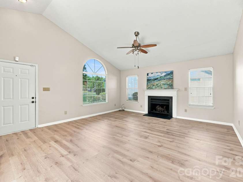 6323 Martin Lake Road, Charlotte, NC 28227.  MLS# CAR4405249, YatesRealty ID 38836. Soaring Vaulted Ceiling